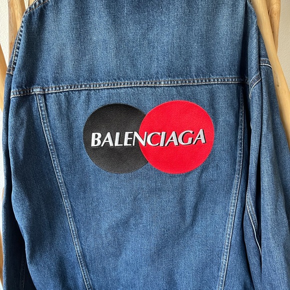 BALENCIAGA
Oversized embroidered faded denim - Picture 14 of 15